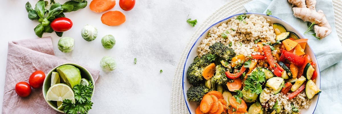 Healthy balanced meal with fresh vegetables